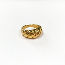 Load image into Gallery viewer, Gold Croissant Ring - shopvinchi - Gold Croissant Ring
