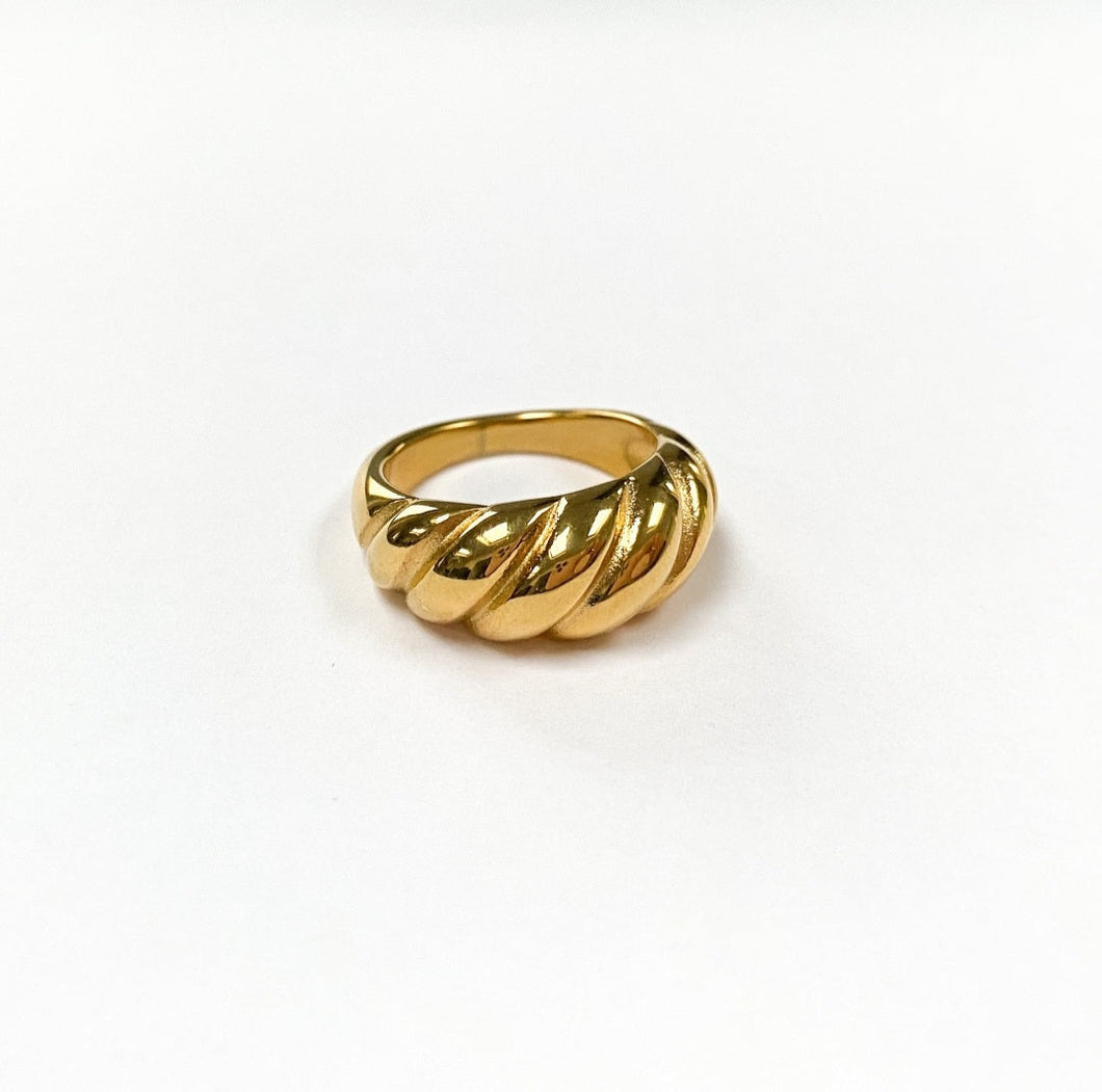 Gold Croissant Ring - shopvinchi - Gold Croissant Ring