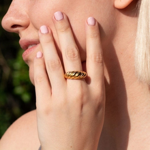 Load image into Gallery viewer, Gold Croissant Ring - shopvinchi - Gold Croissant Ring
