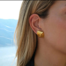 Load image into Gallery viewer, Vienna Earrings
